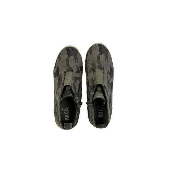 NEW MIA KIDS Gracey Sneaker Camo High Top Size 2Y - Picture 3 of 3